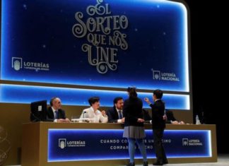 Un madrugador «Gordo» de Navidad reparte millones de euros en España