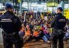 La Policía desaloja a cientos de activistas climáticos del aeropuerto de Ámsterdam