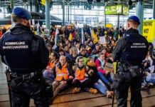 La Policía desaloja a cientos de activistas climáticos del aeropuerto de Ámsterdam