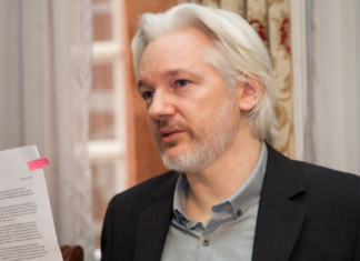 Assange asegura que fue espiado en la Embajada de Ecuador y apunta a EEUU