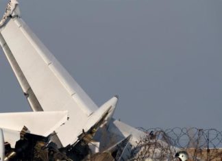 Mueren 12 pasajeros tras estrellarse avión en la ciudad kazaja de Almaty