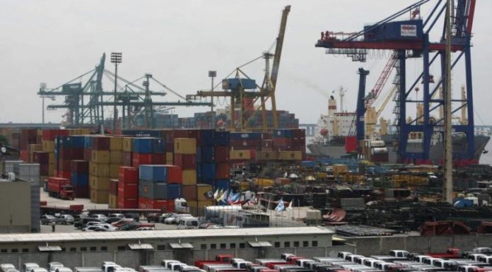 El déficit comercial de EEUU cae en octubre al mínimo desde mayo de 2018