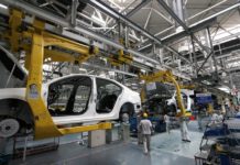 Caída en ventas de automóviles frena al motor de la economía mexicana
