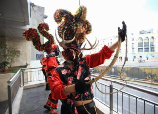 Cinco mil diablos se preparan en Ecuador para la «Diablada» de Píllaro