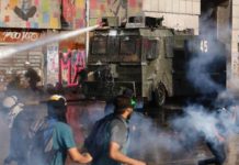 La Policía chilena niega que el agua lanzada contra los manifestantes lleve tóxicos