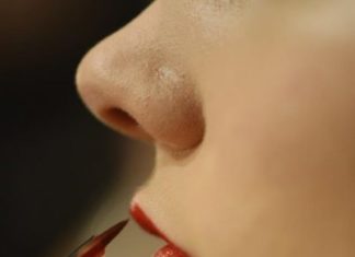 La importancia de buenos cosméticos en estas fiestas para quienes sufren acné