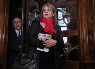 Tensión en la coalición oficialista de Chile por el acuerdo constitucional