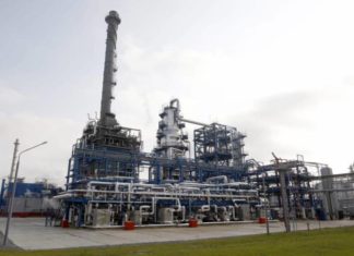 El petróleo de Texas cierra sin cambios a la espera de movimientos en la OPEP