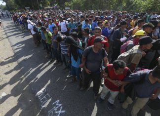 México frena caravana migrantes y muchos anticipan su final