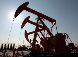 El petróleo de Texas cae un 0,9 % en una tregua por la crisis EE.UU.-Irán