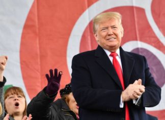 Trump firma la ley para implementar en EE.UU. el T-MEC con México y Canadá