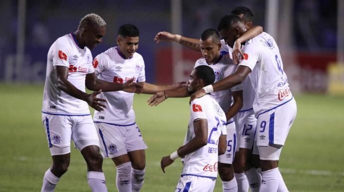 Cinco técnicos hondureños, 3 argentinos y 2 uruguayos en pulso por el título