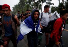 Más de 1.000 inmigrantes hondureños cruzan hacia Guatemala rumbo a EE.UU.