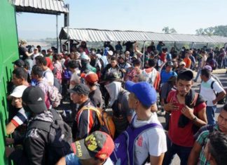 Al menos 400 migrantes hondureños de la caravana han regresado a su país