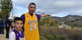 Latinos de Los Ángeles lloran la muerte de Kobe como la de un familiar