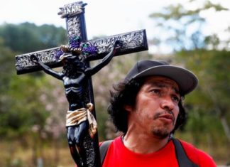 Caravana migrante hondureña avanza rumbo a México por dos puntos fronterizos