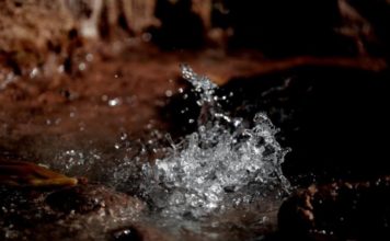 Cociendo alimentos en aguas termales de la aldea hondureña de Azacualpa