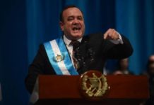 Presidente de Guatemala cumple un mes en el cargo con más luces que sombras