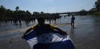 La incertidumbre reina entre los migrantes varados en la frontera de Guatemala y México