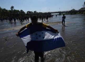 La incertidumbre reina entre los migrantes varados en la frontera de Guatemala y México