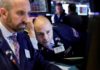 Wall Street cierra mixto en día que banca mostró el músculo economía de EEUU