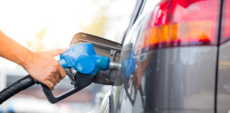 Se anuncian rebajas en precios de combustibles