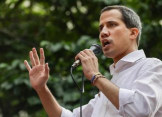 Guaidó aplaza la sesión parlamentaria y evitará así coincidir con el chavismo