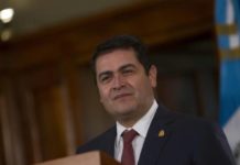 El mandatario hondureño trata con el presidente electo de Guatemala los retos de región