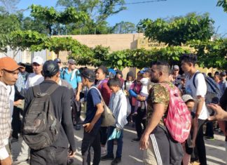 Más de 100 inmigrantes hondureños de la caravana hacia EE.UU. han retornado