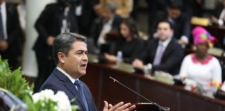 Presidente de Honduras entrega informe de gestión y pide nuevo sistema electoral