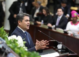 Presidente de Honduras entrega informe de gestión y pide nuevo sistema electoral