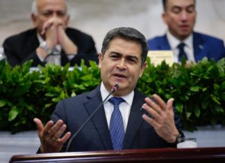 Presidente de Honduras cumple tres años de reelección, sin superar la crisis
