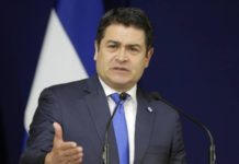 Tres diputados piden juicio político para destituir al presidente de Honduras