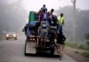 Una caravana de migrantes hondureños sale hacia Estados Unidos