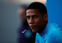 El director deportivo del Milán se reúne en Barcelona con Todibo