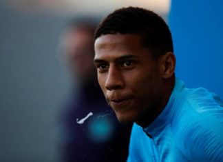 El director deportivo del Milán se reúne en Barcelona con Todibo