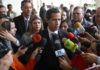 La Policía venezolana impide a Guaidó y otros diputados entrar al Parlamento
