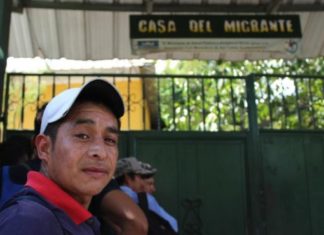 Más de 820 hondureños de la caravana pasan la frontera de Guatemala y México