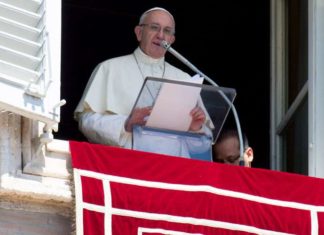 El papa pide reconciliación y paz en un mundo dividido