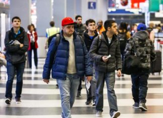 Hospitalizan en Los Ángeles a un pasajero de México por posible coronavirus