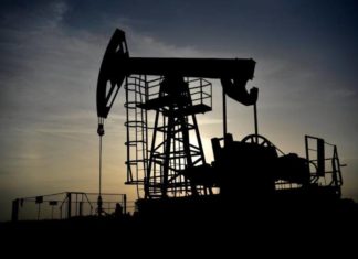 El petróleo de Texas cae un 2,2 % tras el primer contagio local de coronavirus en EE.UU.