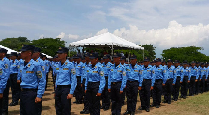 Policía Nacional celebra su día con homenaje a víctimas de la pandemia