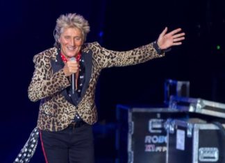 Rod Stewart es acusado de agresión por golpear a guardia en hotel