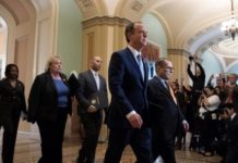 Los «fiscales» del juicio político a Trump leen los cargos ante el Senado