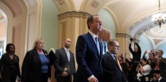 Los «fiscales» del juicio político a Trump leen los cargos ante el Senado