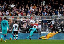 2-0. El Valencia recupera su mejor versión y tumba al Barcelona