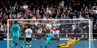 2-0. El Valencia recupera su mejor versión y tumba al Barcelona