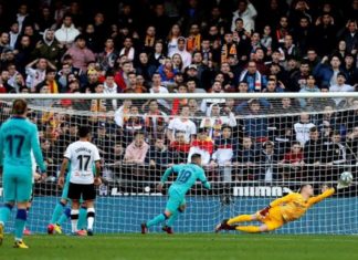 2-0. El Valencia recupera su mejor versión y tumba al Barcelona