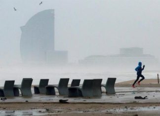 El temporal remite en España tras dejar cuatro muertos y olas de 14 metros