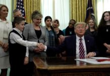 Trump desempolva a históricos del juicio a Clinton para que lo defiendan